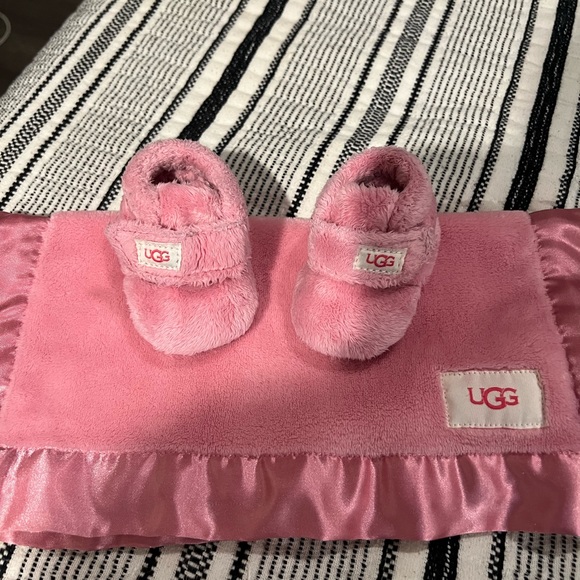 UGG Other - Pink Ugg baby booties and blankie Snuggie duo size 0/1